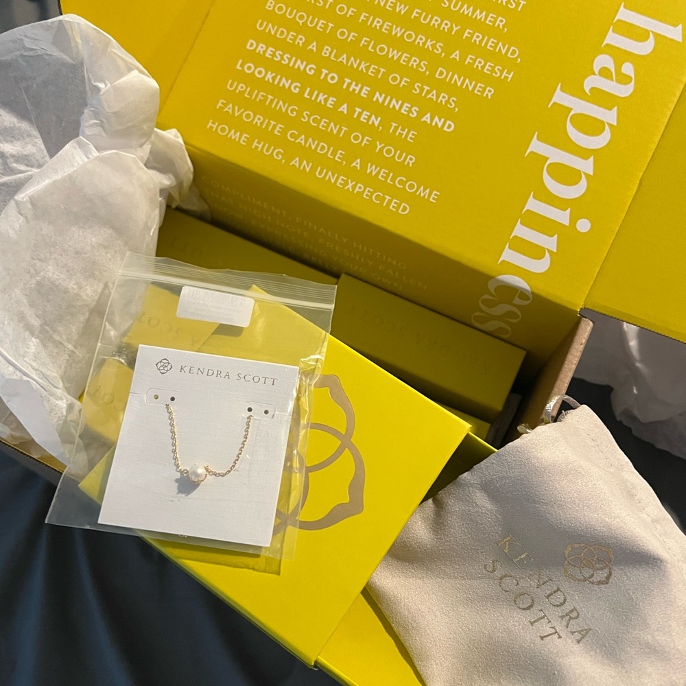 Kendra Scott Gold Pearl Necklace - The Perfect Gift 🎁